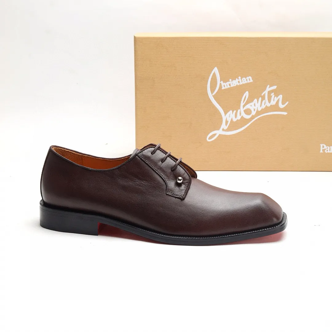 Batch 1,080 yuan 💰••New real shots••CL～High-end men’s 👔casual•loafers with red soles! ••🆑Genuine and top-quality goods from original orders ••✅💯 Purchase goods from top-quality original orders! Original imported patterned cowhide ➕Imported cowhide lining ➕Cowhide feet ➕Original leather outsole~🉑️Feel free to compare the authentic ones! Size: 38-44 (45.46.47 can be customized)